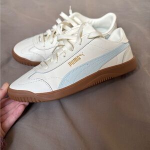 Brand New!🔥 Puma Cream and Light Blue Sneakers